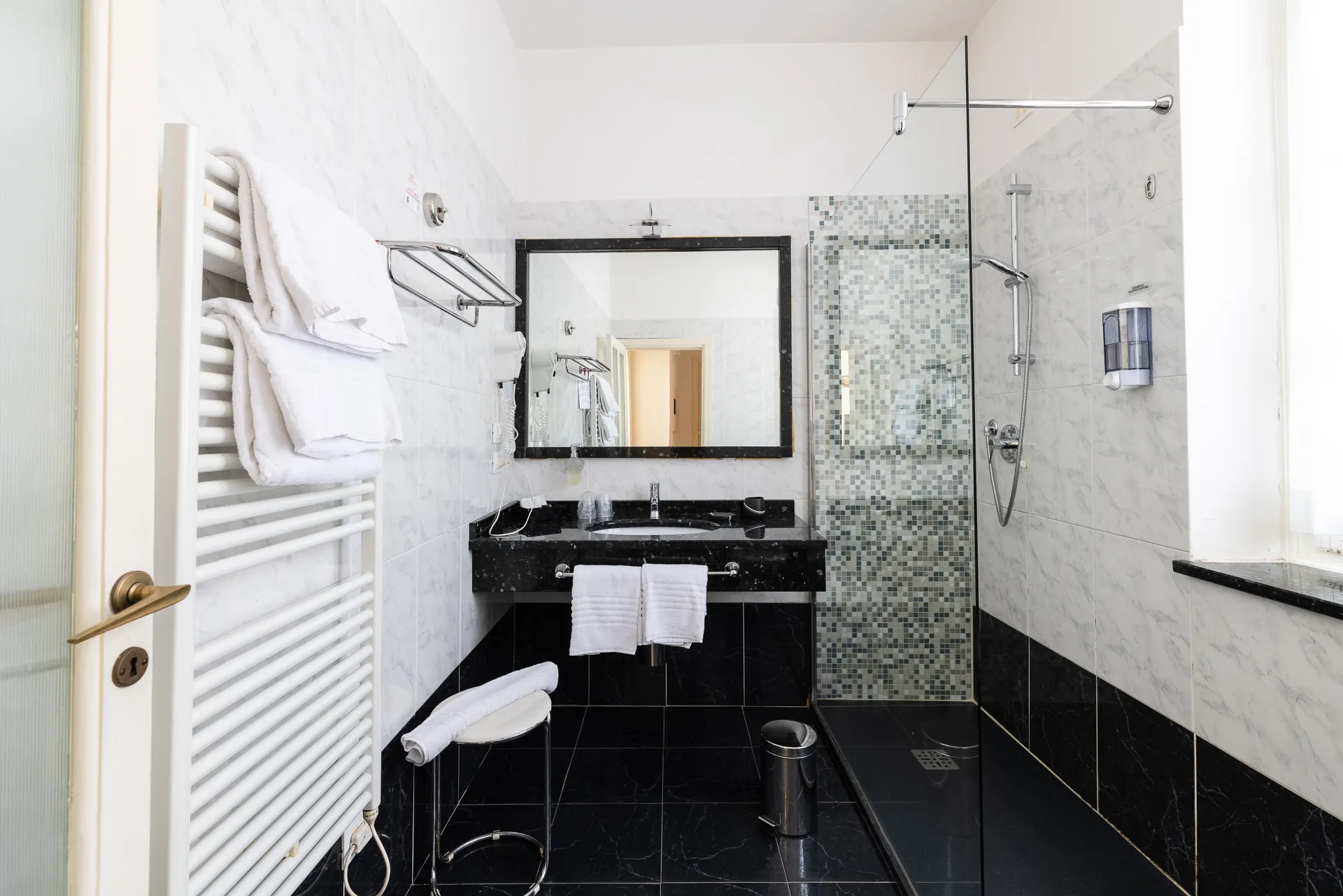 VILLA_IMPERIALE_BAGNO_camera DELUXE_UMDC_208