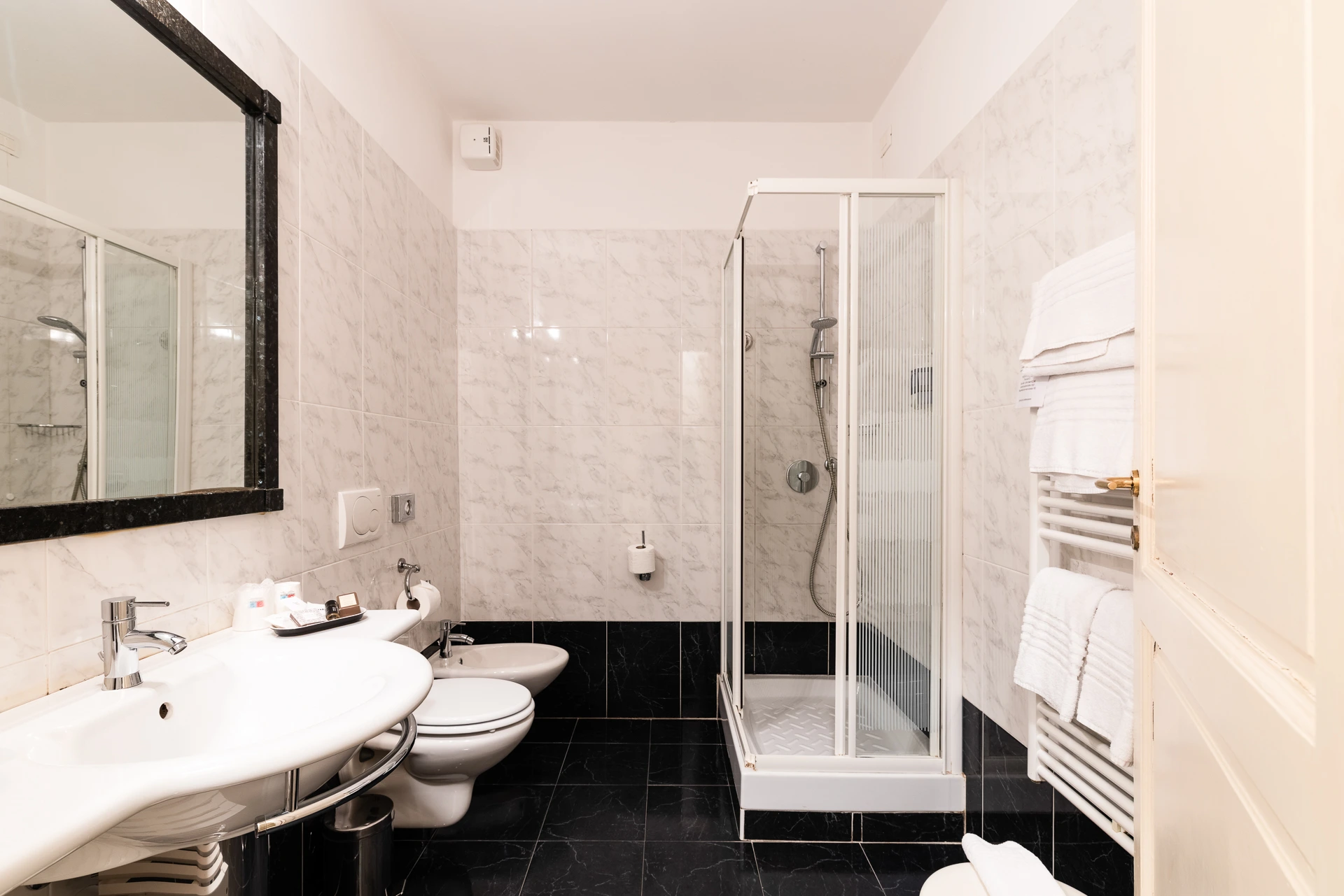 VILLA_IMPERIALE_camera CLASSIC _bagno_UMDC_62